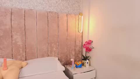 Snapshot of violet_606 chatting on October 31, 12:50 pm Violeta online show from October 31, 12:50 pm