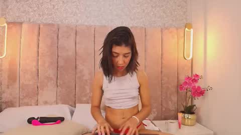 Snapshot of violet_606 chatting on November 3, 12:28 pm Violeta online show from November 3, 12:28 pm