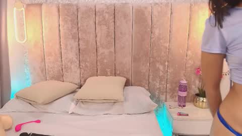 Snapshot of violet_606 chatting on November 19, 1:55 pm Violeta online show from November 19, 1:55 pm