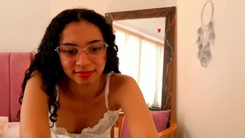 violet__15 online show from May 4, 12:56 pm
