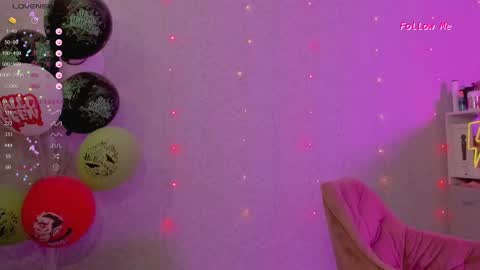 Snapshot of violet____h chatting on December 6, 8:40 pm violet____h online show from December 6, 8:40 pm