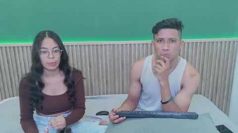 violet_and_dylan online show from December 4, 12:03 pm