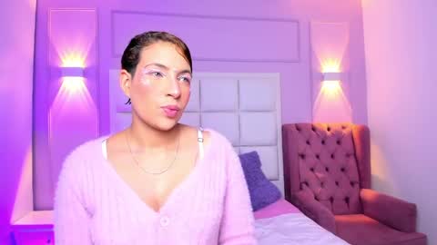 Snapshot of violet_and_skylee chatting on May 22, 8:36 pm violet_and_skylee online show from May 22, 8:36 pm
