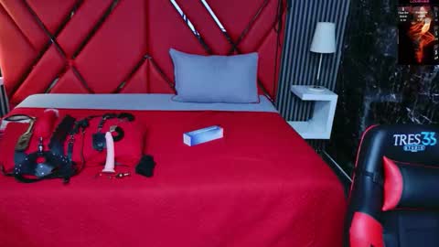 Snapshot of violet_bdsm chatting on March 28, 1:22 pm Violet online show from March 28, 1:22 pm