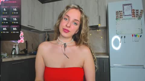 Snapshot of violet_blue_eyes chatting on December 24, 7:11 pm Violet online show from December 24, 7:11 pm