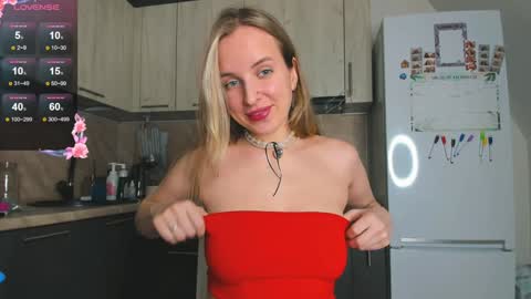 Snapshot of violet_blue_eyes chatting on January 25, 2:03 pm Violet online show from January 25, 2:03 pm