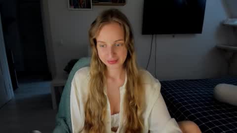 Snapshot of violet_blue_eyes chatting on September 20, 12:50 pm Violet online show from September 20, 12:50 pm