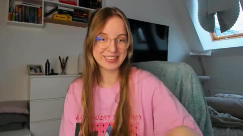 Snapshot of violet_blue_eyes chatting on December 2, 11:37 am Violet online show from December 2, 11:37 am