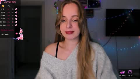 Snapshot of violet_blue_eyes chatting on December 4, 10:57 am Violet online show from December 4, 10:57 am