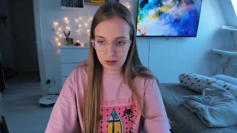 Snapshot of violet_blue_eyes chatting on February 5, 11:04 am Violet online show from February 5, 11:04 am