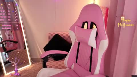 violet online show from October 11, 5:44 pm