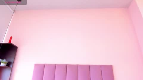 violet online show from November 20, 1:33 pm