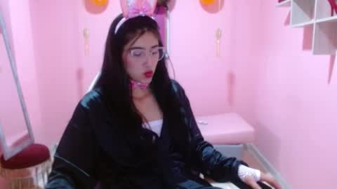 Snapshot of violet_raine_ chatting on October 30, 12:28 pm Violet online show from October 30, 12:28 pm