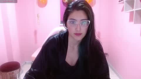 Snapshot of violet_raine_ chatting on November 2, 12:18 pm Violet online show from November 2, 12:18 pm
