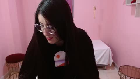 Snapshot of violet_raine_ chatting on November 14, 1:43 pm Violet online show from November 14, 1:43 pm