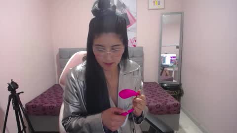 Snapshot of violet_raine_ chatting on November 25, 12:27 pm Violet online show from November 25, 12:27 pm