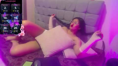 Snapshot of violet_raine_ chatting on November 28, 1:03 pm Violet online show from November 28, 1:03 pm