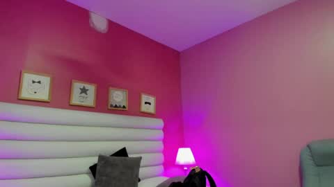 violet_sinclair online show from April 24, 11:23 am