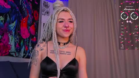 Snapshot of violet_walker7 chatting on December 8, 9:35 am Violet online show from December 8, 9:35 am