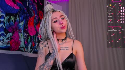 Snapshot of violet_walker7 chatting on January 3, 6:01 am Violet online show from January 3, 6:01 am