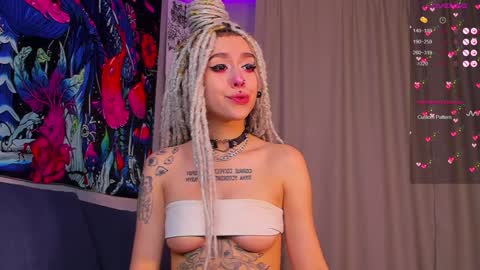 Snapshot of violet_walker7 chatting on January 11, 5:31 am Violet online show from January 11, 5:31 am