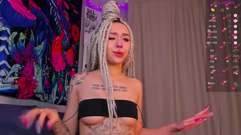 Snapshot of violet_walker7 chatting on January 12, 5:03 am Violet online show from January 12, 5:03 am