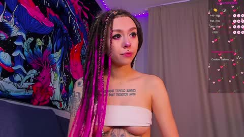 Snapshot of violet_walker7 chatting on February 7, 6:56 am Violet online show from February 7, 6:56 am