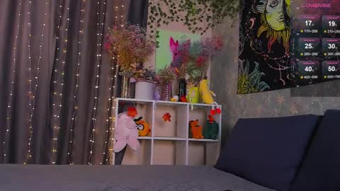 Snapshot of violet_walker7 chatting on October 25, 4:42 am Violet online show from October 25, 4:42 am