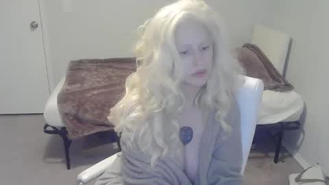 Snapshot of violet_winter97 chatting on December 8, 2:39 am violet_winter97 online show from December 8, 2:39 am