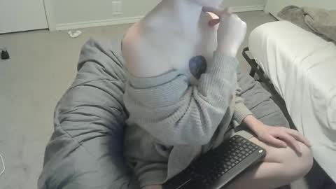 violet_winter97 online show from December 18, 2:42 am