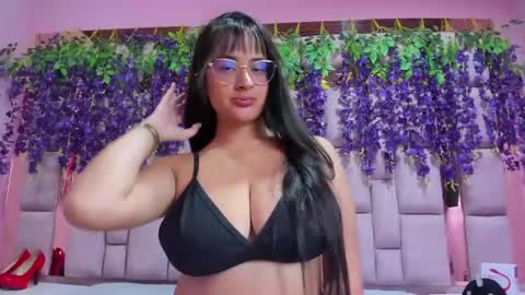 Snapshot of violeta_hard chatting on January 15, 3:00 am Valentina Hard online show from January 15, 3:00 am