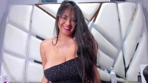 Snapshot of violeta_hard chatting on March 5, 6:44 am Valentina Hard online show from March 5, 6:44 am