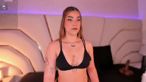 Snapshot of violeta_marquez chatting on May 10, 11:37 am violeta_marquez online show from May 10, 11:37 am