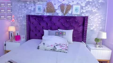 Snapshot of violeta_medina chatting on April 24, 3:09 am violeta_medina online show from April 24, 3:09 am