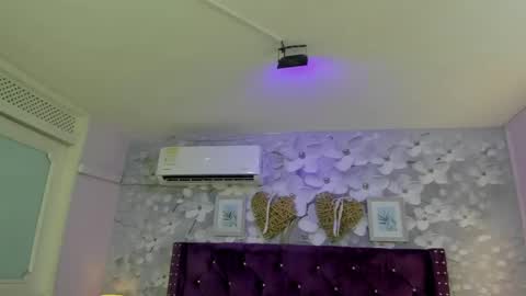 Snapshot of violeta_medina chatting on April 30, 3:02 am violeta_medina online show from April 30, 3:02 am
