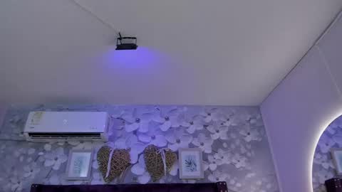 Snapshot of violeta_medina chatting on June 3, 12:35 am violeta_medina online show from June 3, 12:35 am