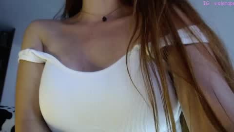 Snapshot of violeta_peter69 chatting on December 3, 9:23 pm Violeta Peter online show from December 3, 9:23 pm
