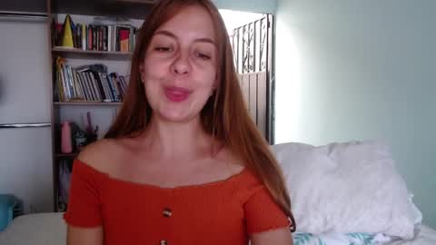 Snapshot of violeta_peter69 chatting on December 15, 9:41 pm Violeta Peter online show from December 15, 9:41 pm