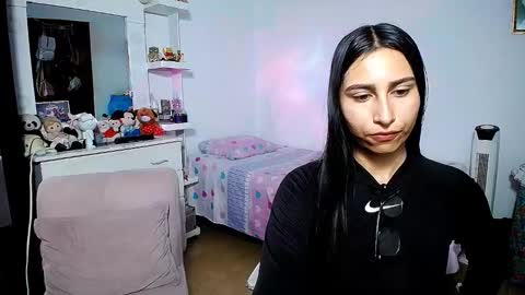 Snapshot of violeta_rouses chatting on February 10, 7:18 pm violeta_rouses online show from February 10, 7:18 pm