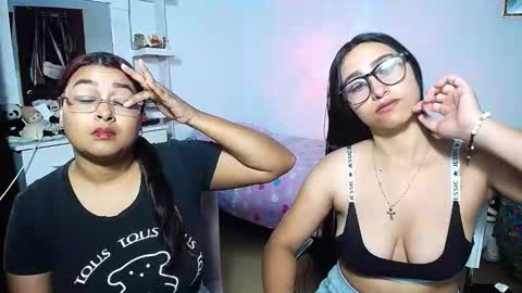 Snapshot of violeta_rouses chatting on February 17, 3:29 pm violeta_rouses online show from February 17, 3:29 pm