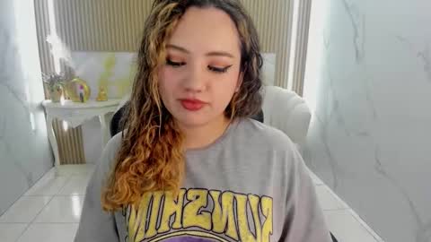 Snapshot of violeta_sub chatting on February 12, 1:17 pm IG violeta sub online show from February 12, 1:17 pm
