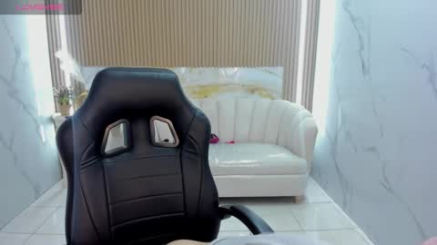 Snapshot of violeta_sub chatting on February 14, 1:08 pm IG violeta sub online show from February 14, 1:08 pm