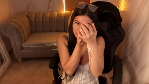 Snapshot of violeta_tf chatting on March 1, 1:46 pm violeta_tf online show from March 1, 1:46 pm