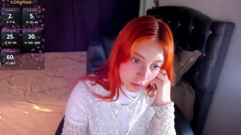 Snapshot of violetaarey chatting on April 23, 2:13 am Violeta Help me reach 150 thumbs up online show from April 23, 2:13 am