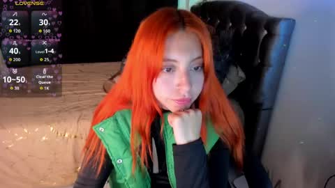 Snapshot of violetaarey chatting on April 28, 3:55 am Violeta Help me reach 150 thumbs up online show from April 28, 3:55 am