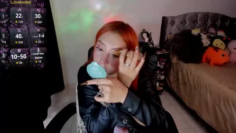 Snapshot of violetaarey chatting on April 30, 4:57 pm Violeta Help me reach 150 thumbs up online show from April 30, 4:57 pm