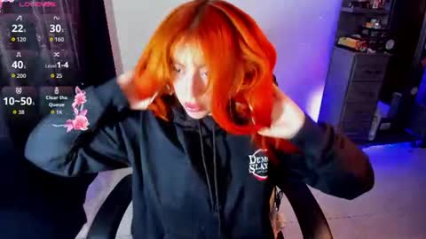 Snapshot of violetaarey chatting on June 18, 7:07 pm Violeta Help me reach 150 thumbs up online show from June 18, 7:07 pm