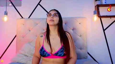 Snapshot of violetasimonz chatting on February 11, 10:37 pm violeta simonz online show from February 11, 10:37 pm