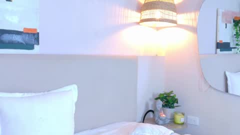 Violet online show from April 16, 11:44 am