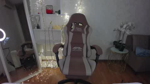 Snapshot of violetferguson chatting on October 18, 5:54 am Violet online show from October 18, 5:54 am